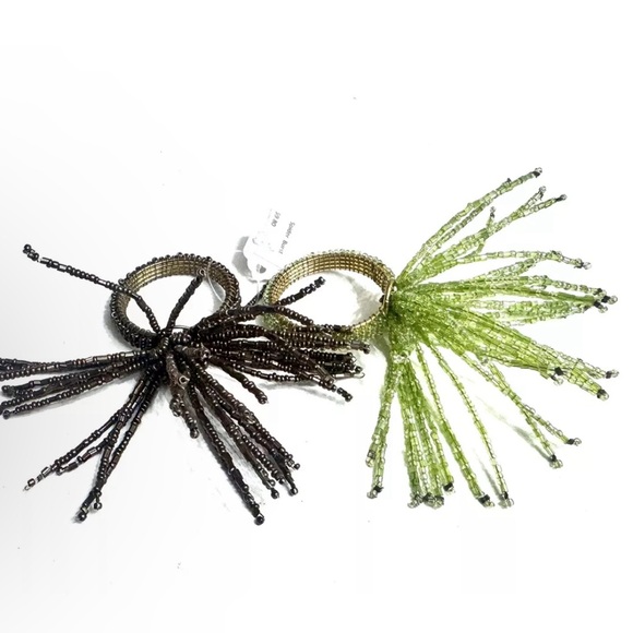 KIM SEYBERT SET OF 2 GLASS BEADS BURST NAPKIN RINGS NEIMAN MARCUS - Picture 1 of 1